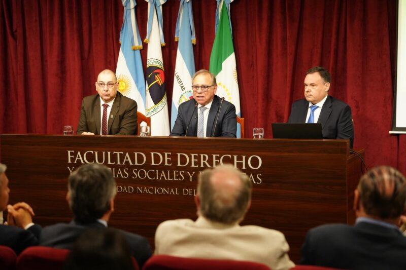Diputados busca saldar la “deuda pendiente” con los consumidores