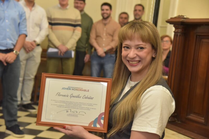Florencia González Cabañas fue distinguida “Joven Honorable” por su trayectoria deportiva y profesional