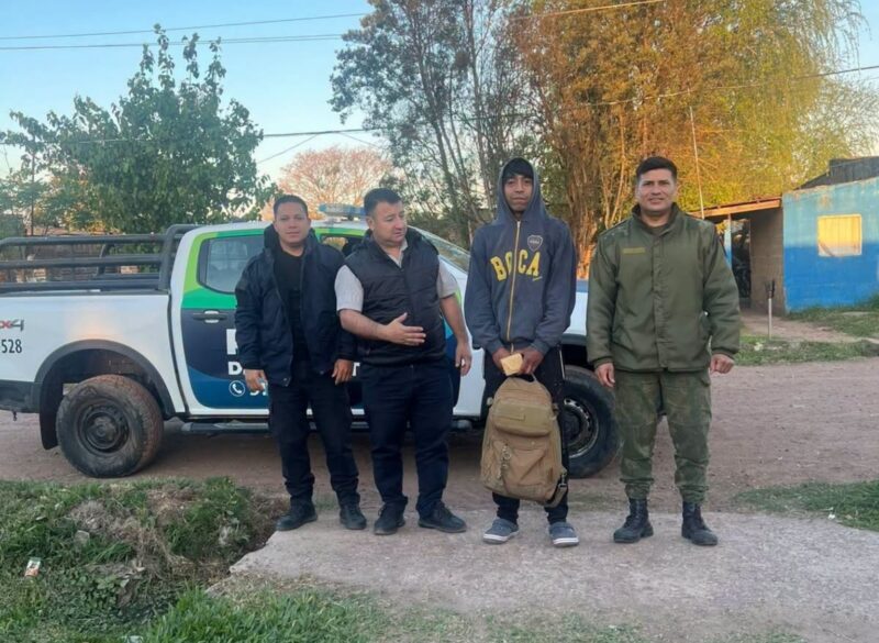Policías devolvieron dinero, herramientas y documentos hallados en la ruta