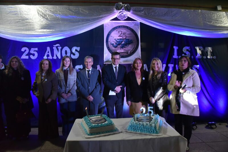 El vicegobernador presidió el acto por las Bodas de Plata del Isft Islas Malvinas