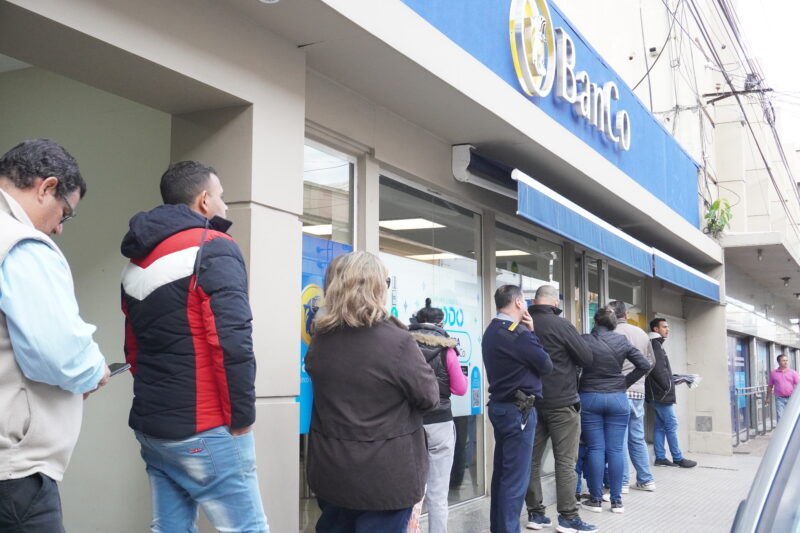Confirma el cronograma de pago de sueldos para la administración pública