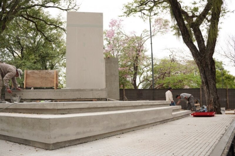 Parque Mitre: la Municipalidad pone en valor el monumento a Sarmiento