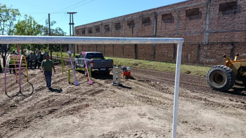 Vecinos y Municipio en jornada de recuperación urbana con la creación de un mural