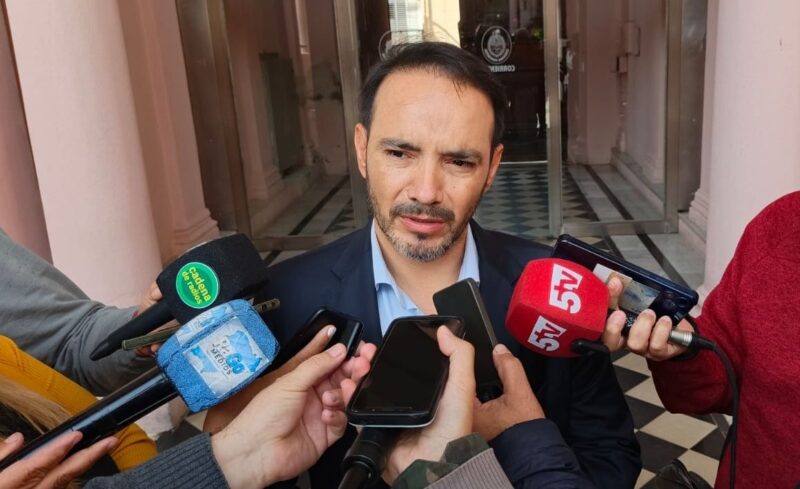 Valdés monitorea el Paraná y coordina la asistencia a 240 evacuados