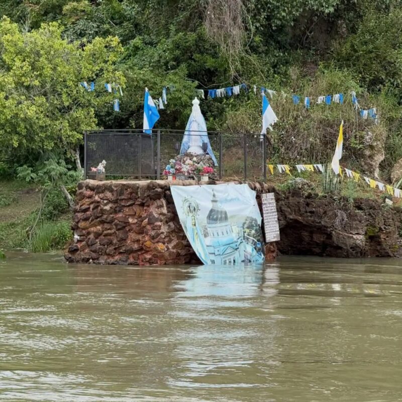 En fotos: preocupación en Itatí por la crecida del Paraná