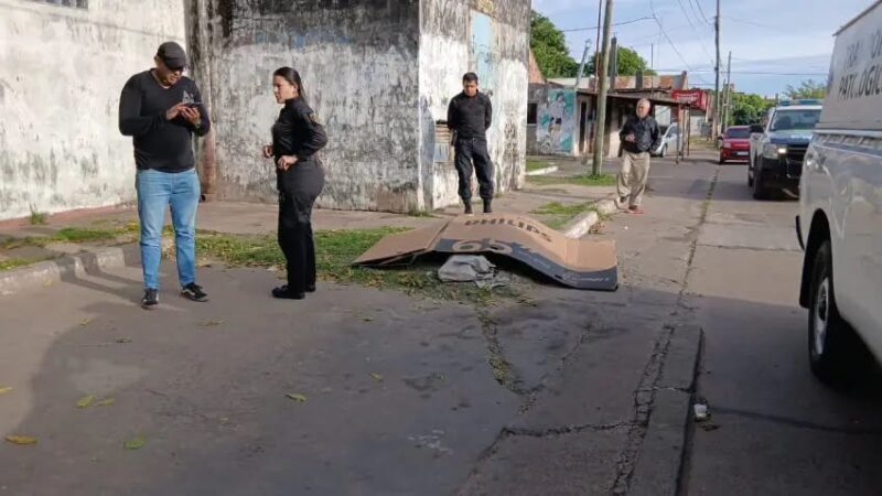 Un hombre de 68 años murió en plena calle