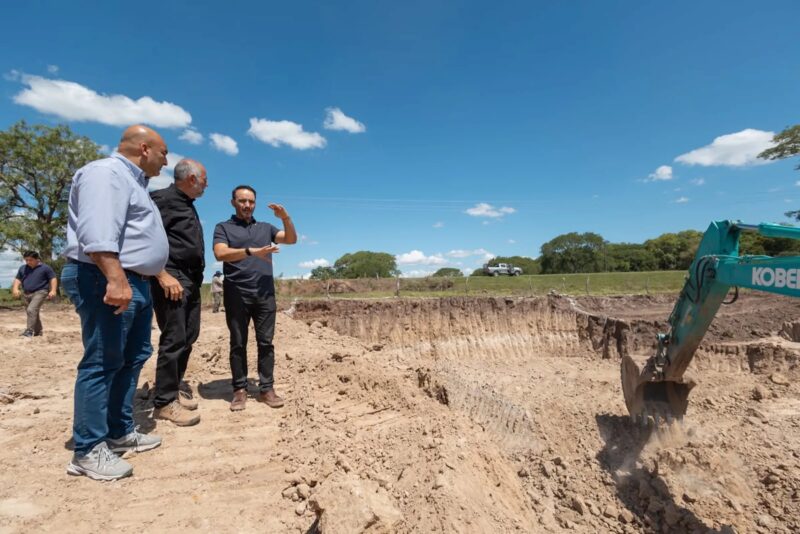 Valdés recorrió las obras hídricas en San Luis del Palmar y el paraje La Palmira