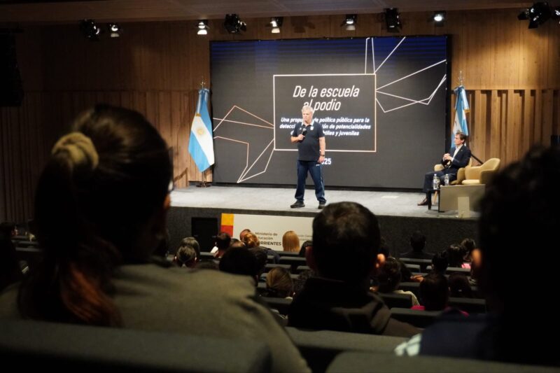 El reconocido entrenador Horacio Anselmi capacitó a docentes correntinos