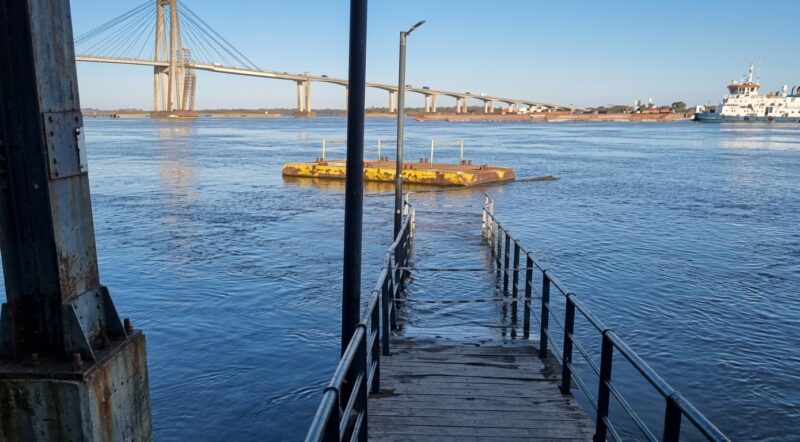 Crecida del Paraná: prohibieron el acceso a una playa pública correntina