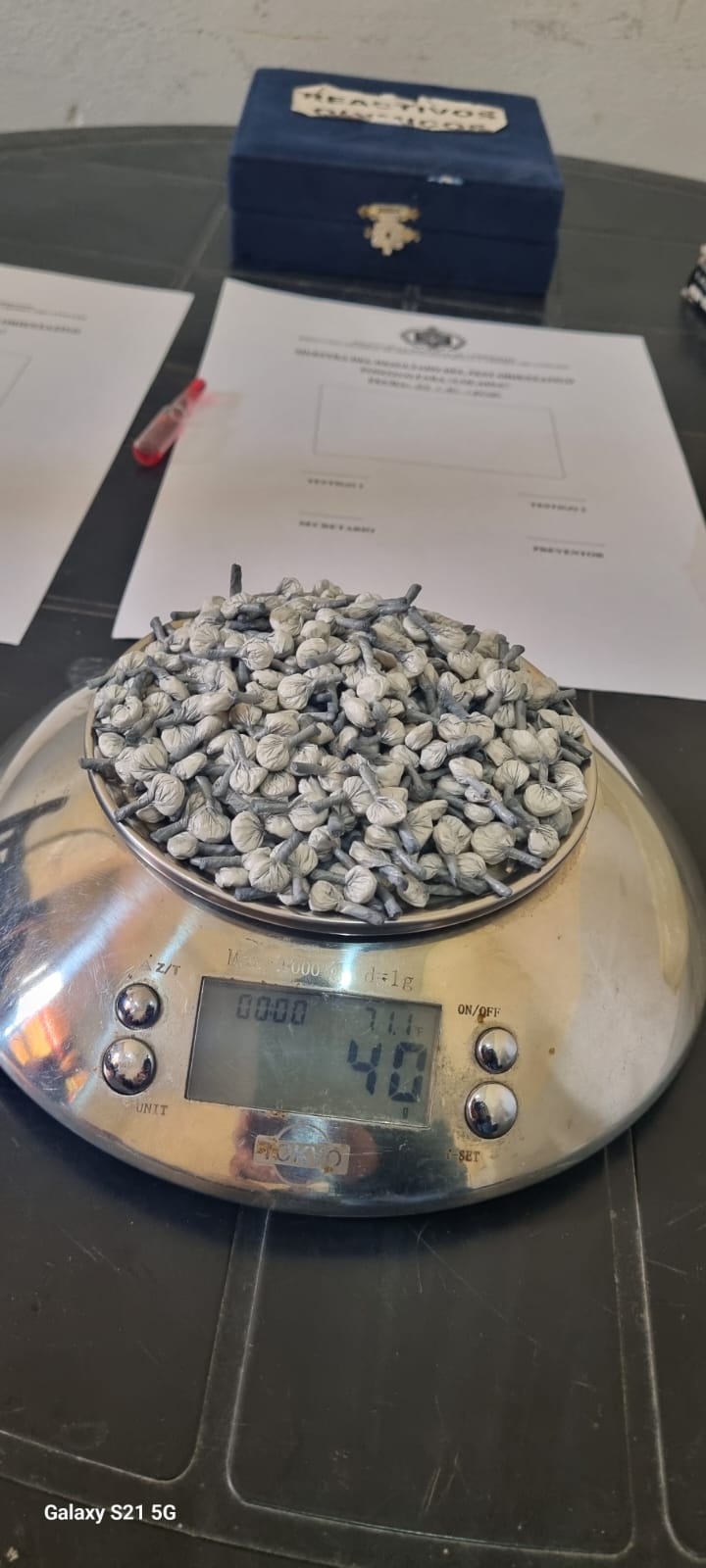 Capital: secuestraron más de 360 dosis de cocaína tras la fuga de un motociclista