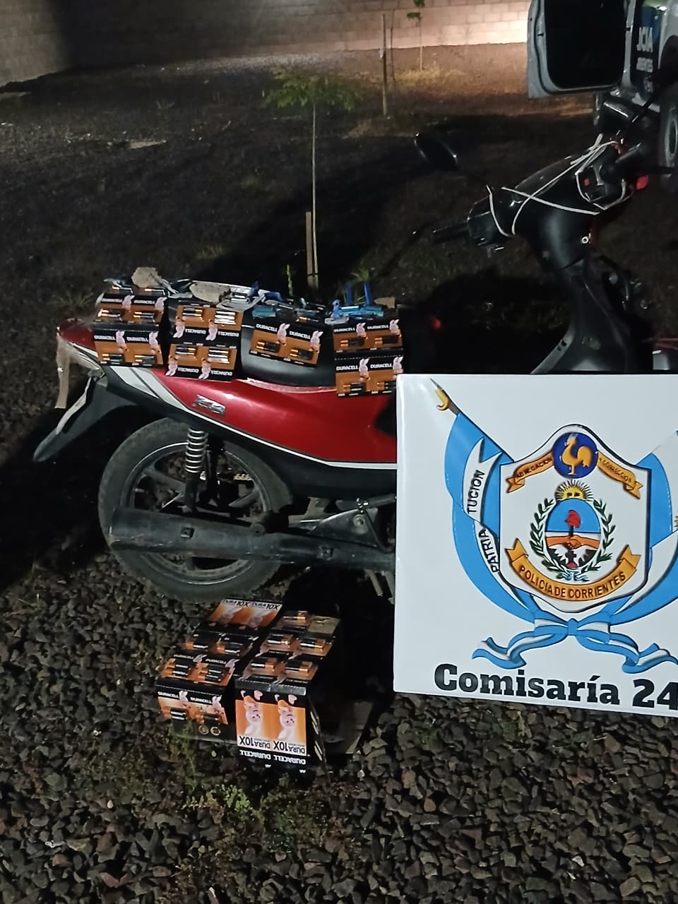 Robó un comercio, escapó en moto y abandonó todo al ver a la Policía