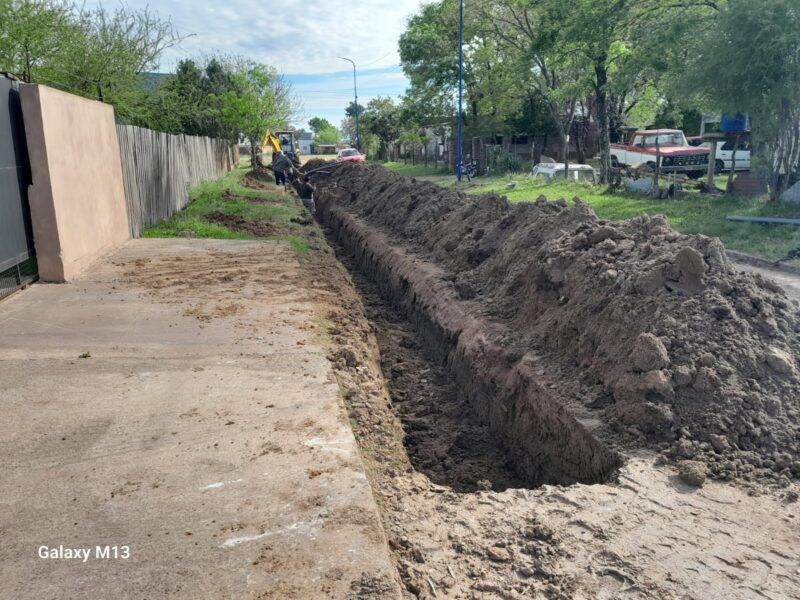 Extienden red de agua potable en Mercedes