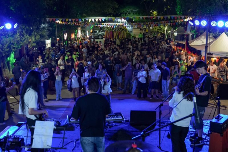 Cerveza, música y solidaridad: así se vivió la primera noche del Oktober Fest del Litoral