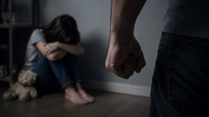 Condenaron a 12 años de prisión a un padrastro por abusar de dos hermanas
