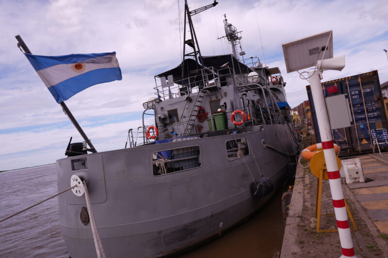Crecida del Paraná: qué función cumplen los barcos de la Armada que llegaron a Corrientes