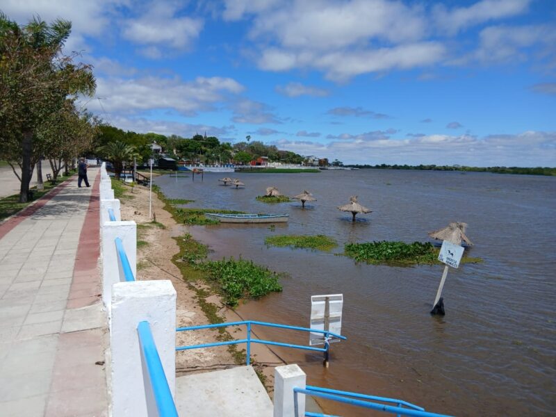 Esquina sin playas, con monitoreo por la crecida del río Corriente