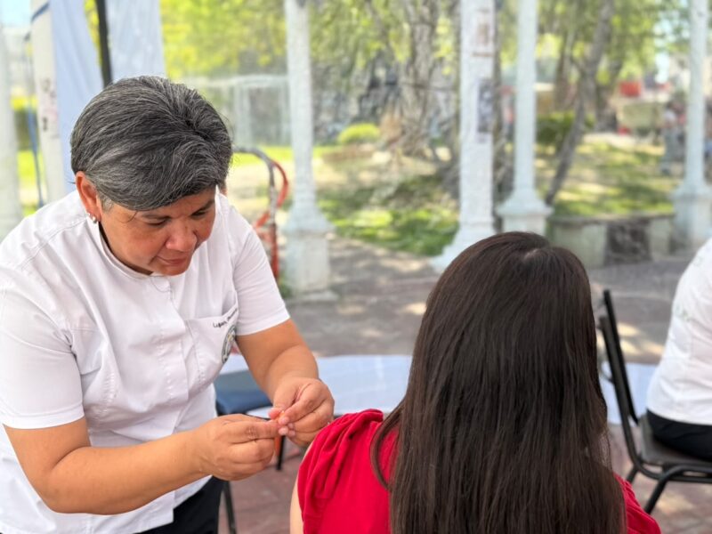 Continúa la vacunación contra el dengue en la plaza Vera