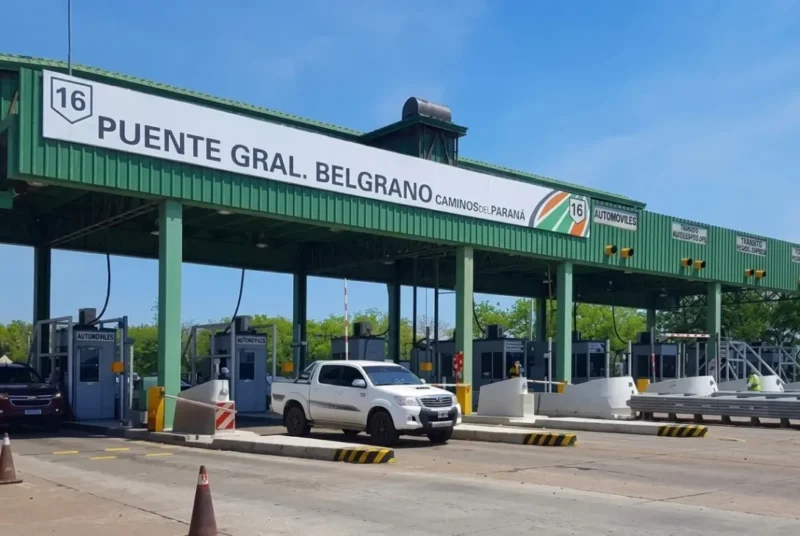 Barreras levantadas en el puente Corrientes-Chaco antes de la actualización del peaje