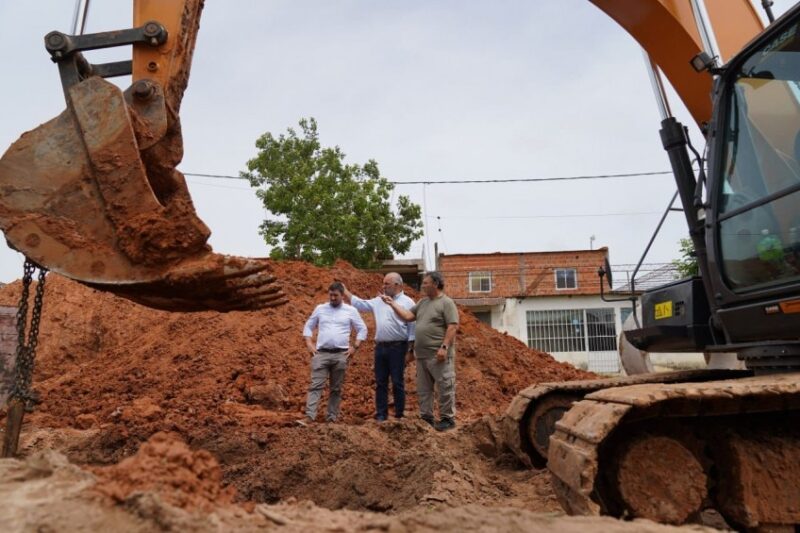 Avanzan las obras de desagüe en el barrio Quintana para conectar con el arroyo Pirayuí